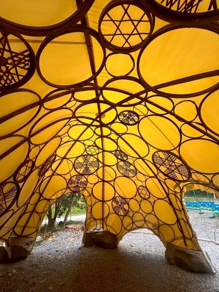 Structure en membrane de bambou "Troisième espace"